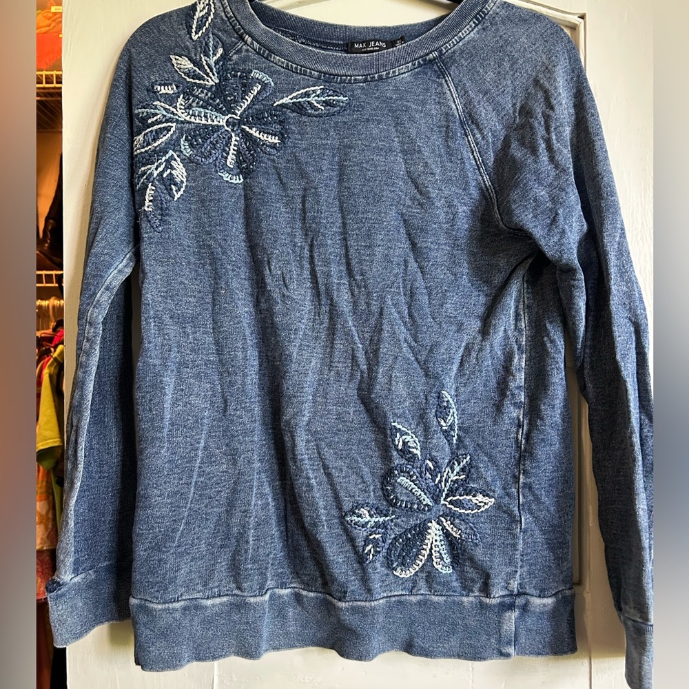 MAX JEANS - XS - EMBROIDERED PULL OVER SWEATSHIRT